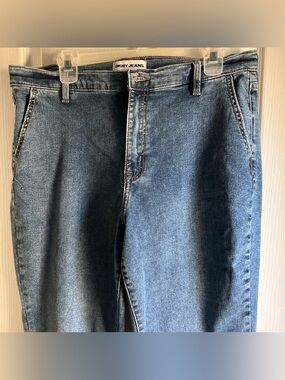 DKNY blue denim jeans 31